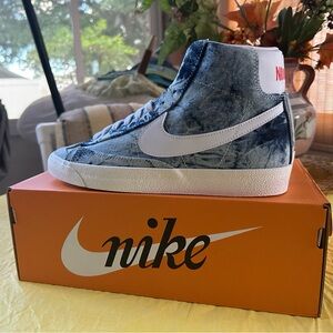Brand New W Denim Nike Blazer Mid ‘77.